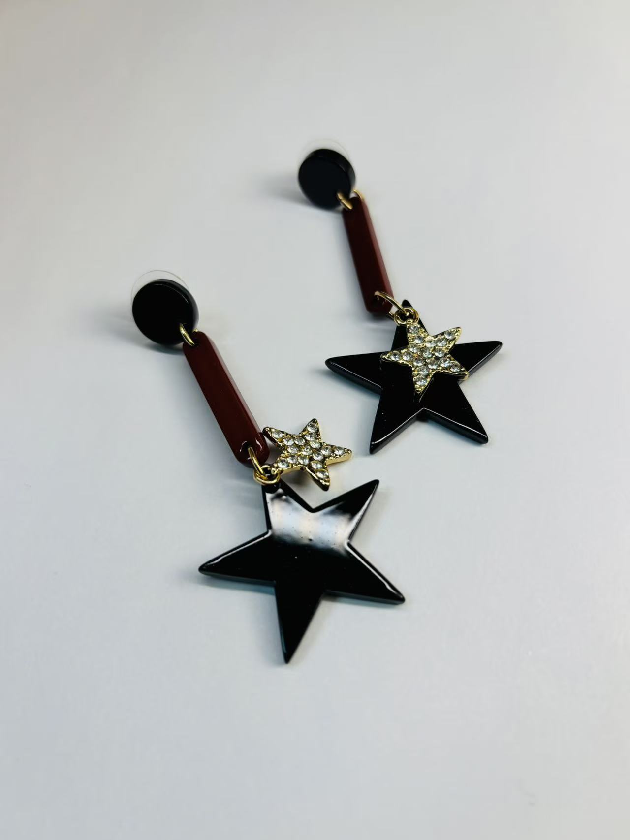 微信图片_20251112200405_196_64 Chic Stud Style Earrings - For Fashion Enthusiasts - Image 1
